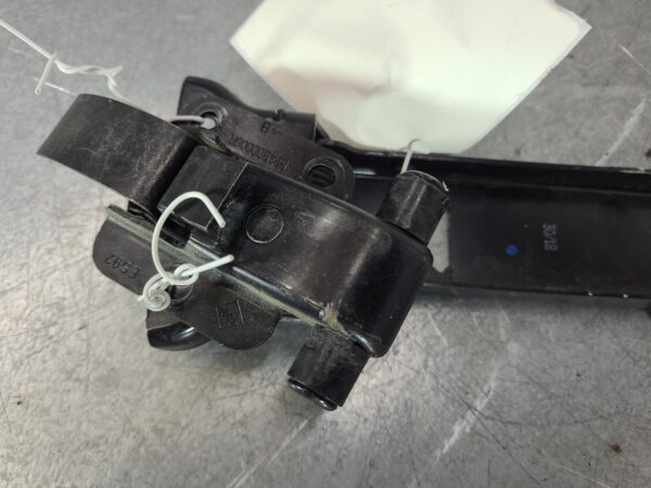 RENAULT MASTER 2011-2024 BOOTLID/TAILGATE HINGE BARN DOOR LIMITER (RH SIDE), X62 - Image 2