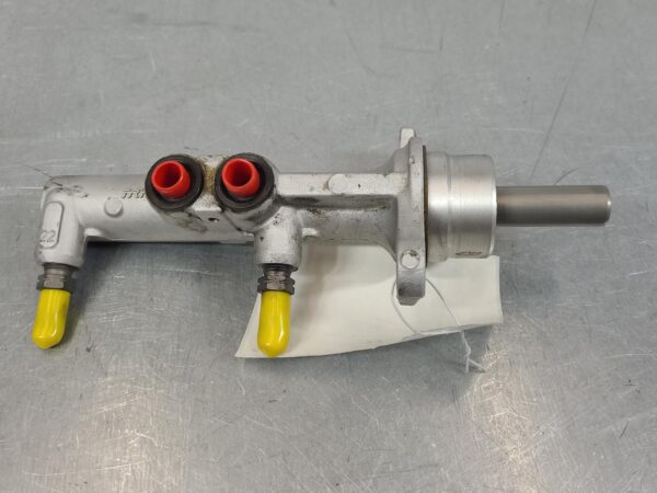 RENAULT TRAFIC MASTER CYLINDER X82, 01/15- 15 16 17 18 19 20 21 22 23 24 25