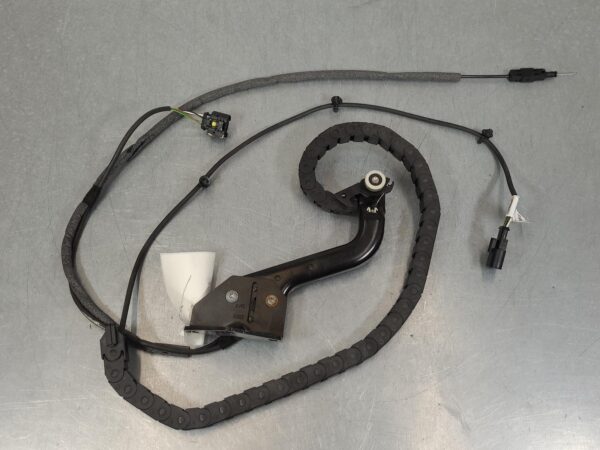 MERCEDES SPRINTER 2006-2018 DOOR HINGE/RUNNER RH SLIDING DOOR ROLLER (LOWER), VA