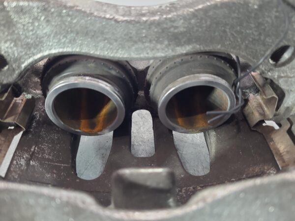 VOLKSWAGEN CRAFTER 2007-2017 CALIPER RH FRONT, SINGLE WHEEL TYPE, 02/07-07/17 - Image 15