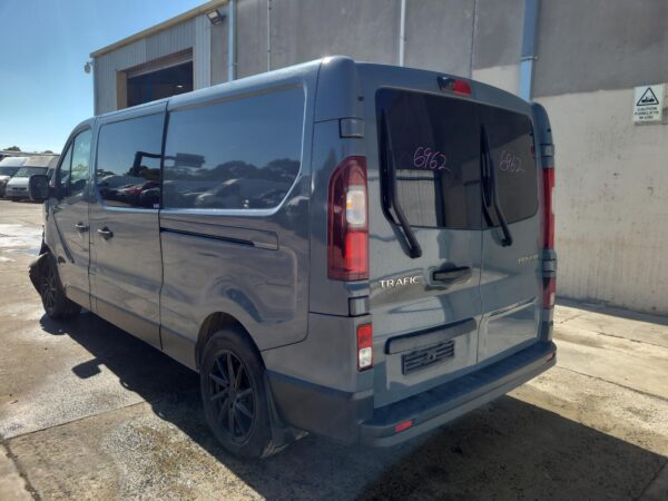 RENAULT TRAFIC 2015-2024 LEFT REAR DOOR X82, SLIDING DOOR, W/ WINDOW GLASS TYPE, - Image 5