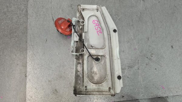 MERCEDES SPRINTER 2018-2025 FUEL DOOR / FILLER VS30, 05/18- - Image 3