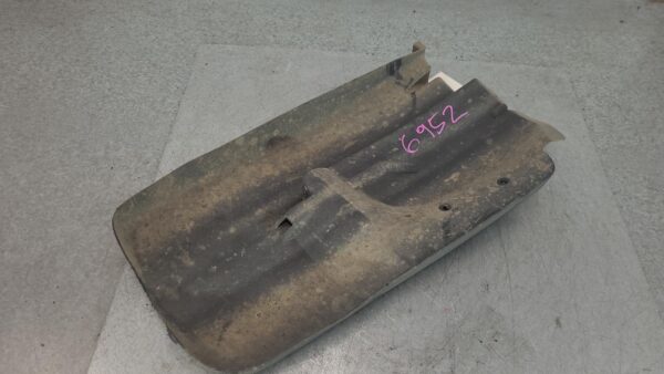 MERCEDES SPRINTER 2018-2024 MUD FLAPS LH REAR, VS30, 05/18- - Image 3