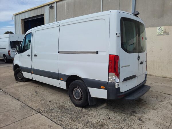 MERCEDES SPRINTER 2018-2025 RIGHT FRONT 1/4 DOOR GLASS VS30, 05/18- - Image 18
