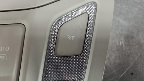 LDV DELIVER 9 2020-2024 COURTESY LIGHT FRONT, 07/20- - Image 29