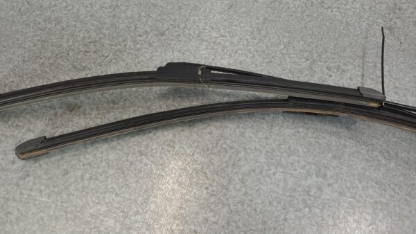 LDV DELIVER 9 2020-2024 WIPER ARM FRONT (PAIR), 07/20- - Image 2