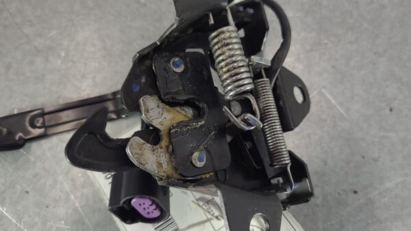 LDV DELIVER 9 2020-2025 BONNET LOCK/SUPPORT 07/20- - Image 2