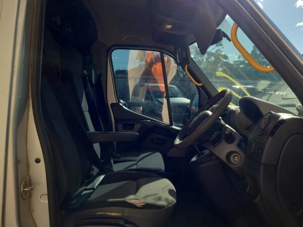 RENAULT MASTER 2011-2024 BODY/DOOR MOULD LH FRONT (UNDER FUEL FLAP), X62, 09/11- - Image 10