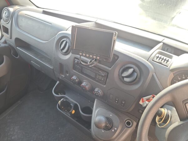 RENAULT MASTER 2011-2024 BODY/DOOR MOULD LH FRONT (UNDER FUEL FLAP), X62, 09/11- - Image 9