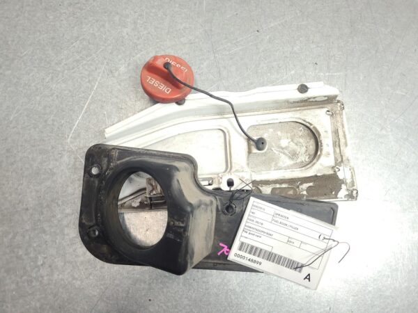 MERCEDES SPRINTER 2018-2025 FUEL DOOR / FILLER VS30, 05/18- - Image 4