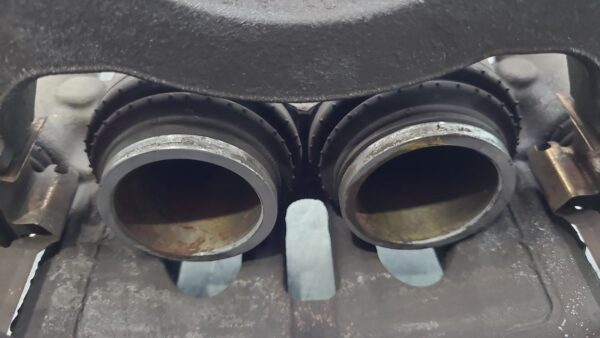 MERCEDES SPRINTER 2006-2018 CALIPER RH FRONT, NCV3, DUAL WHEEL, 10/06-04/18 - Image 16