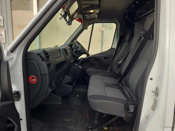 RENAULT MASTER 2011-2024 REAR GARNISH BARN DOOR GARNISH (LH SIDE), X62, 09/11- - Image 10