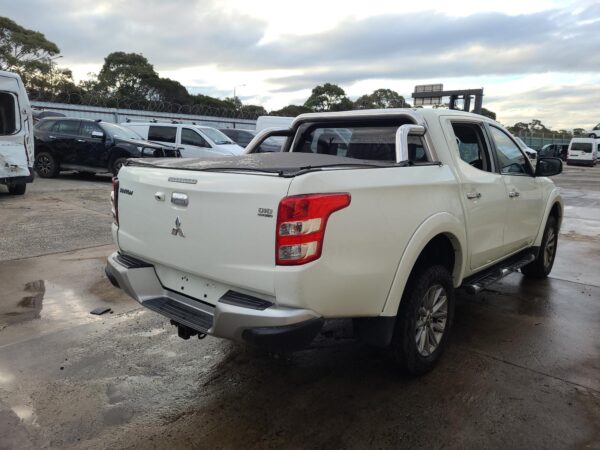 MITSUBISHI TRITON 2015-2023 DOOR HINGE/RUNNER MQ-MR, RH FRONT (UPPER), HINGE, 03 - Image 5