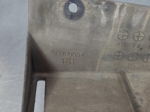 MITSUBISHI TRITON 2015-2018 MUD FLAPS RH REAR, FLARED TYPE, MQ, 03/15-10/18 - Image 4