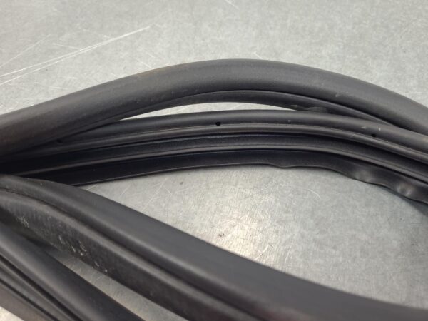 FORD EVEREST BODY SEAL RUBBER UA, 07/15-05/22 15 16 17 18 19 20 21 22 - Image 2