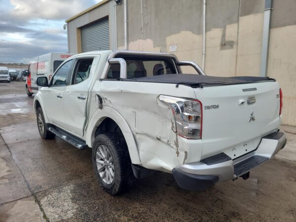 MITSUBISHI TRITON 2015-2018 DOOR TRIM RH FRONT, MQ, 03/15-10/18 - Image 16