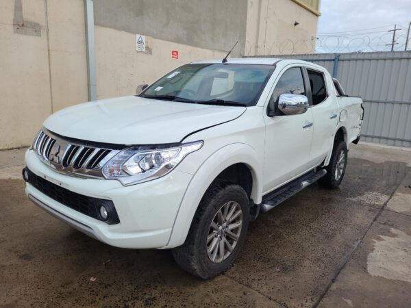 MITSUBISHI TRITON 2015-2018 DOOR TRIM RH FRONT, MQ, 03/15-10/18 - Image 15