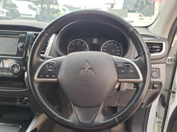 MITSUBISHI TRITON 2015-2018 DOOR TRIM RH FRONT, MQ, 03/15-10/18 - Image 19