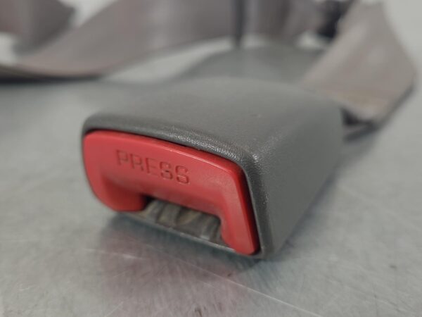 TOYOTA HILUX 2011-2015 SEAT BELT CENTRE REAR, SEAT BELT ONLY, DUAL CAB, LAP BELT - Image 2