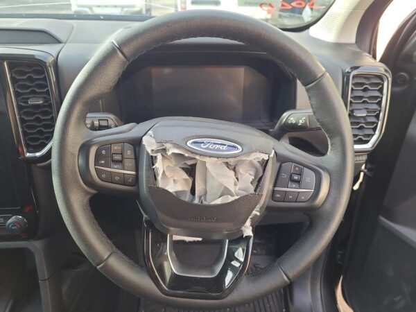 FORD RANGER 2022-2025 DOOR TRIM RA, LH REAR, LEATHER, BLACK, W/ WHITE STITCHING, - Image 20