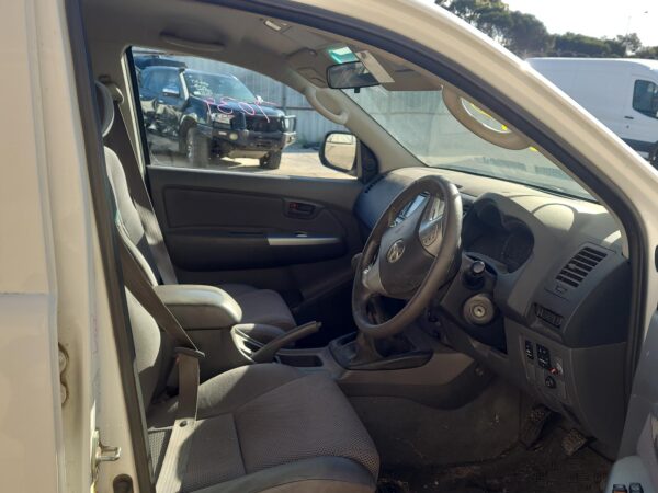 TOYOTA HILUX 2011-2015 DOOR TRIM LH FRONT, DUAL CAB, POWER WINDOWS, DARK GREY PL - Image 21