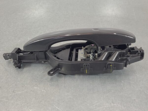 FORD RANGER 2022-2025 DOOR HANDLE RA, LH FRONT, OUTER, COLOUR CODED, W/ KEYLESS - Image 2