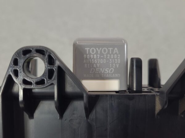 TOYOTA HILUX 2005-2015 FUSE BOX UNDER DASH, DIESEL, (PASSENGER SIDE SECONDARY FU - Image 9