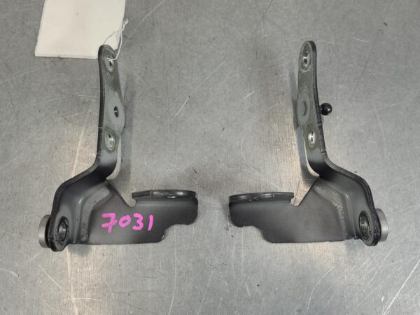 FORD RANGER 2022-2025 BOOTLID/TAILGATE HINGE RA, TAILGATE HINGE (PAIR), 05/22- - Image 4