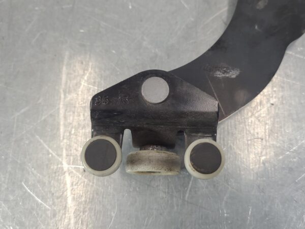 MERCEDES VITO 2013-2015 DOOR HINGE/RUNNER LH SLIDING DOOR ROLLER (LOWER), VAN, 6 - Image 5