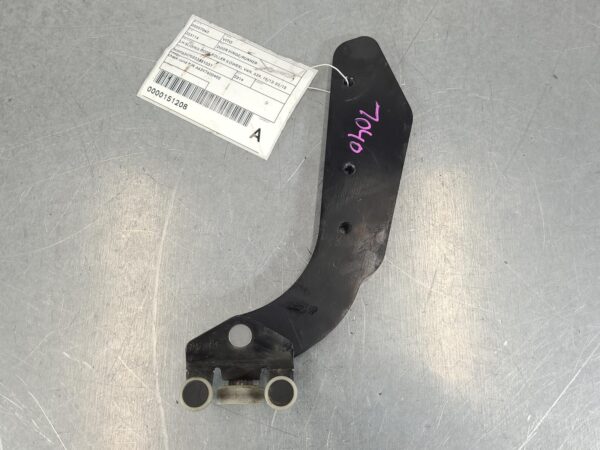 MERCEDES VITO 2013-2015 DOOR HINGE/RUNNER LH SLIDING DOOR ROLLER (LOWER), VAN, 6 - Image 4
