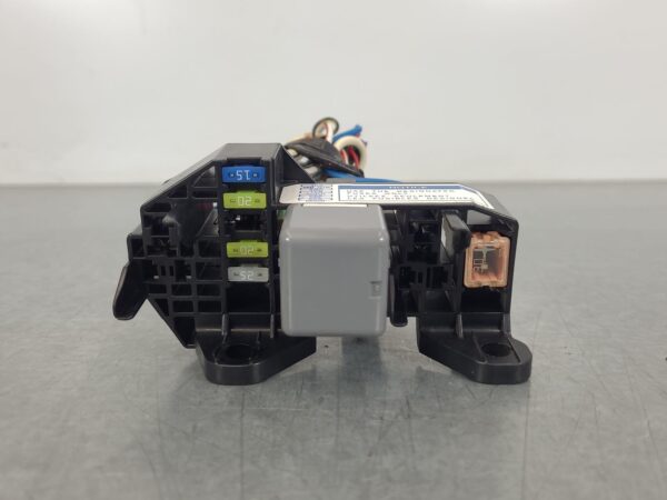 TOYOTA HILUX 2005-2015 FUSE BOX UNDER DASH, DIESEL, (PASSENGER SIDE SECONDARY FU - Image 2