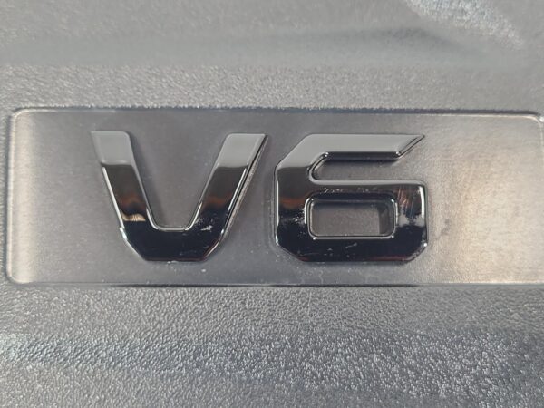 FORD RANGER 2022-2025 RIGHT GUARD RA, GUARD VENT, NON REPEATER LAMP, W/ V6 BADGE - Image 3