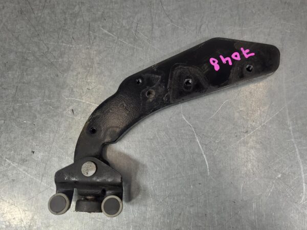 MERCEDES VITO 2015-2024 DOOR HINGE/RUNNER RH SLIDING DOOR ROLLER (LOWER), 447, 0 - Image 3