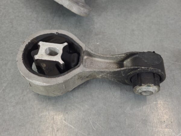 RENAULT TRAFIC 2015-2025 MOUNT X82, 01/15- - Image 18