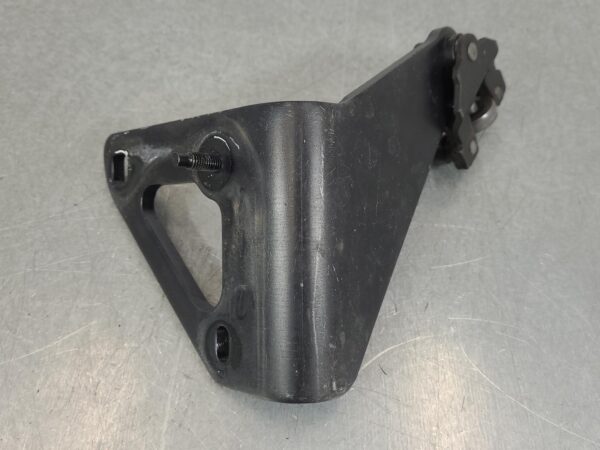 RENAULT TRAFIC 2015-2024 DOOR HINGE/RUNNER LOWER, RH SLIDING DOOR, X82, 01/15- - Image 4