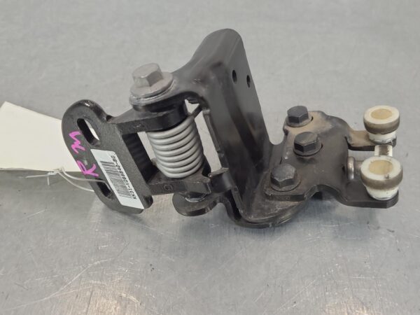 FORD TRANSIT 2014-2024 DOOR HINGE/RUNNER MIDDLE DOOR ROLLER, RH REAR, VO, 02/14- - Image 2