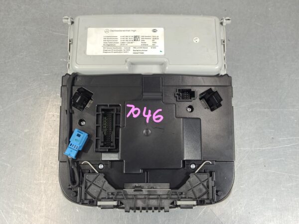 MERCEDES VITO 2015-2024 COURTESY LIGHT 447, FRONT (CENTRE), W/ SUNGLASS HOLDER T - Image 34