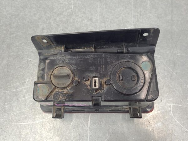 RENAULT TRAFIC 2015-2024 LEFT TAILLIGHT X82, IN BODY, LOWER, 01/15- - Image 4