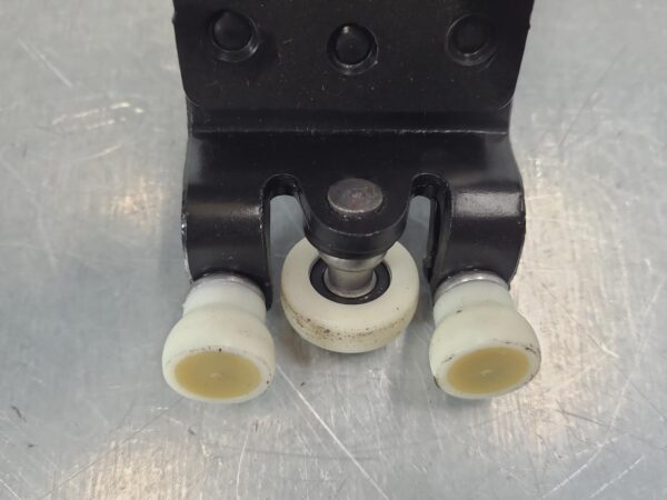 FORD TRANSIT 2014-2024 DOOR HINGE/RUNNER UPPER DOOR ROLLER, RH REAR, VO, 02/14- - Image 4