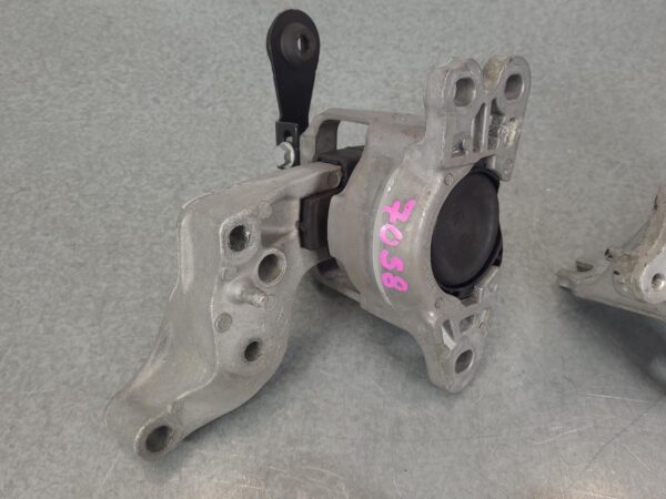 RENAULT TRAFIC 2015-2025 MOUNT X82, 01/15- - Image 2