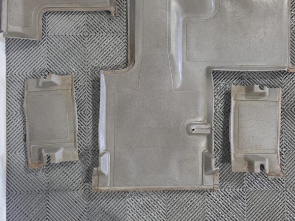 MERCEDES SPRINTER 2006-2018 CARPET VAN 10/06-04/18 - Image 2