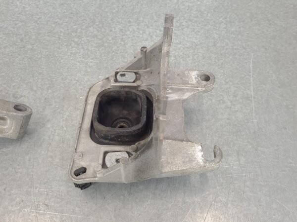 RENAULT TRAFIC 2015-2025 MOUNT X82, 01/15- - Image 16