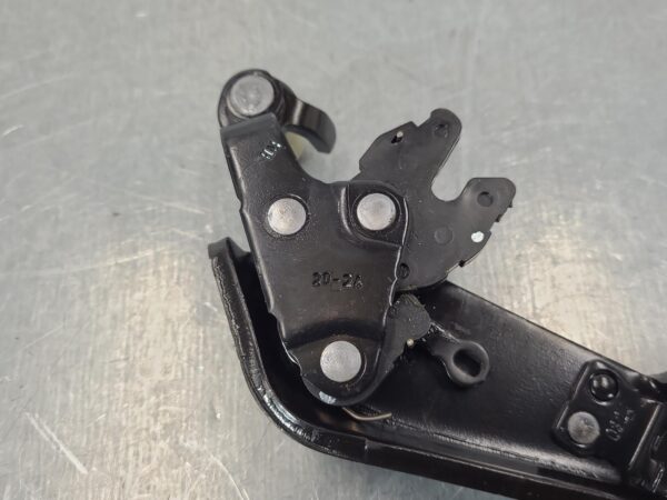 FORD TRANSIT 2014-2024 DOOR HINGE/RUNNER LOWER DOOR ROLLER, RH REAR, VO, 02/14- - Image 4