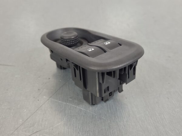 RENAULT MASTER 2011-2020 POWER WINDOW SWITCH RH FRONT (MASTER SWITCH), X62, 09/1 - Image 2