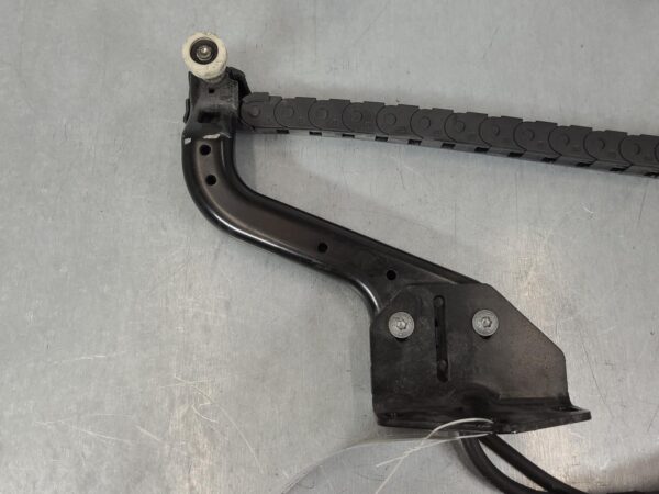 MERCEDES SPRINTER 2018-2024 DOOR HINGE/RUNNER LH SLIDING DOOR ROLLER (LOWER), VA - Image 13