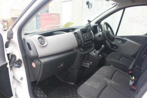 RENAULT TRAFIC 2015-2024 HIGH LEVEL STOPLIGHT X82, BARN DOOR TYPE, 01/15- - Image 36