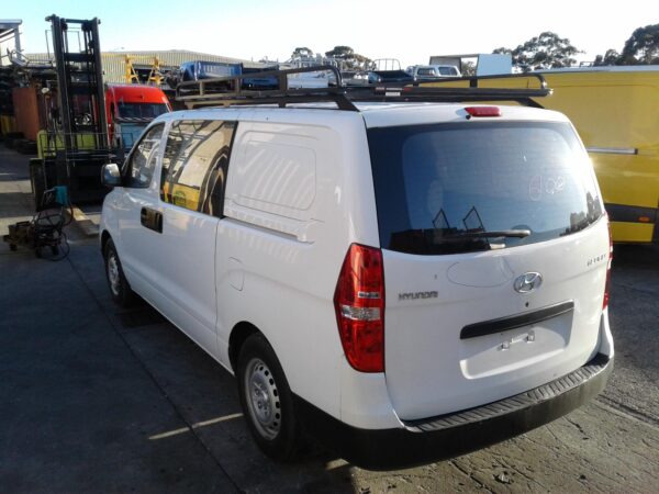 HYUNDAI ILOAD/IMAX 2010-2015 STEREO/HEAD UNIT RADIO/CD PLAYER, TQ, BLACK FACE, N - Image 22