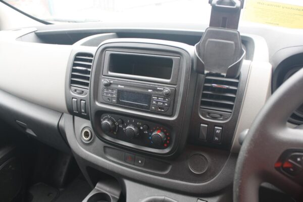 RENAULT TRAFIC 2015-2024 HIGH LEVEL STOPLIGHT X82, BARN DOOR TYPE, 01/15- - Image 9