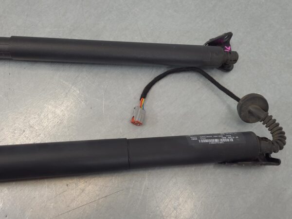 FORD EVEREST 2015-2022 HATCH STRUT TAILGATE STRUT (PAIR), W/ POWER LIFTGATE TYPE - Image 3