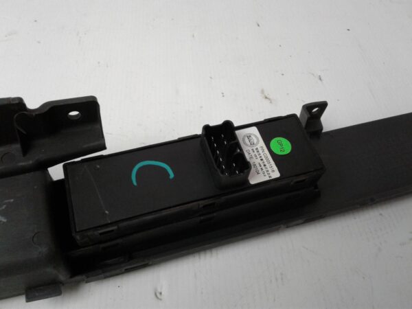 LDV V80 2013-2018 POWER WINDOW SWITCH RH FRONT (MASTER SWITCH), 01/13-12/18 - Image 2